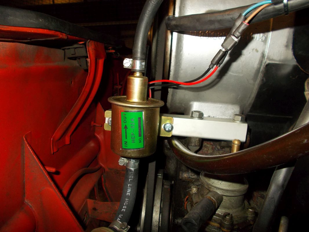 Elektrische Universal Kraftstoffpumpe und Servo zur Betätigung der  Vergaserluftklappe (Choke) im Saporoshez